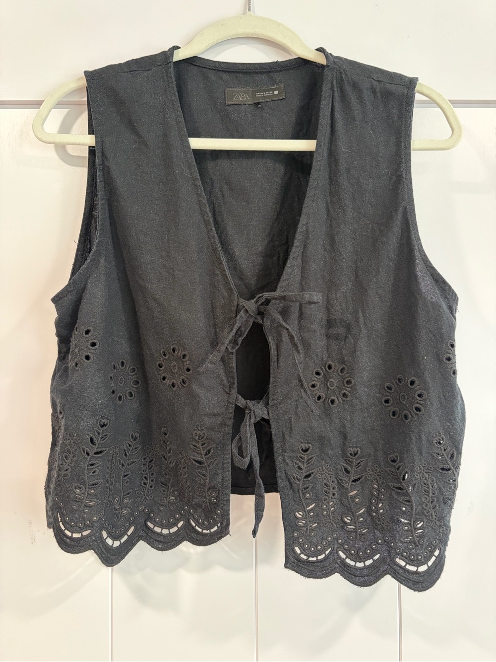 Zara Black Eyelet Tie-Front Sleeveless Vest Medium